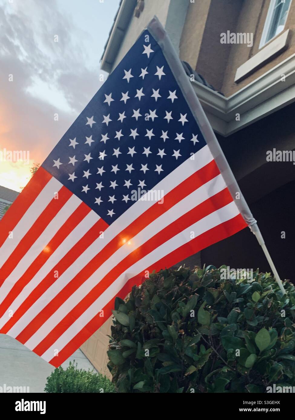 American Celebrating Independence Day le 4 juillet Etats-Unis l'Amérique étoiles et rayures pour toujours Banque D'Images