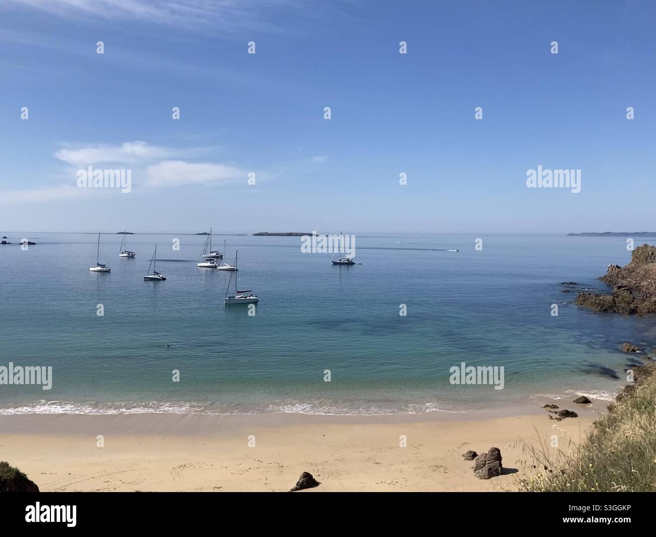 Plage tropicale en Bretagne, île Houat en France - Image de stock capturée avec un smartphone