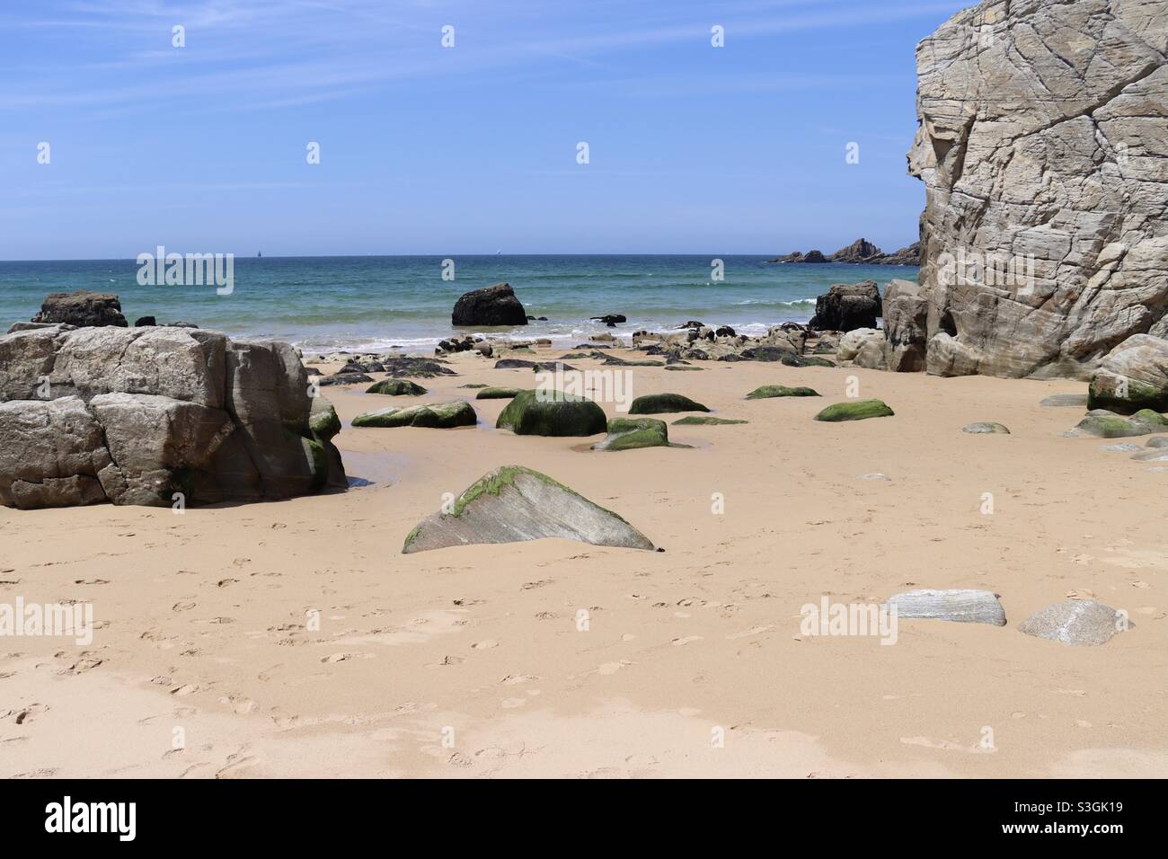 Plage de la côte sauvage de Quiberon en Bretagne - Image de stock capturée avec un smartphone