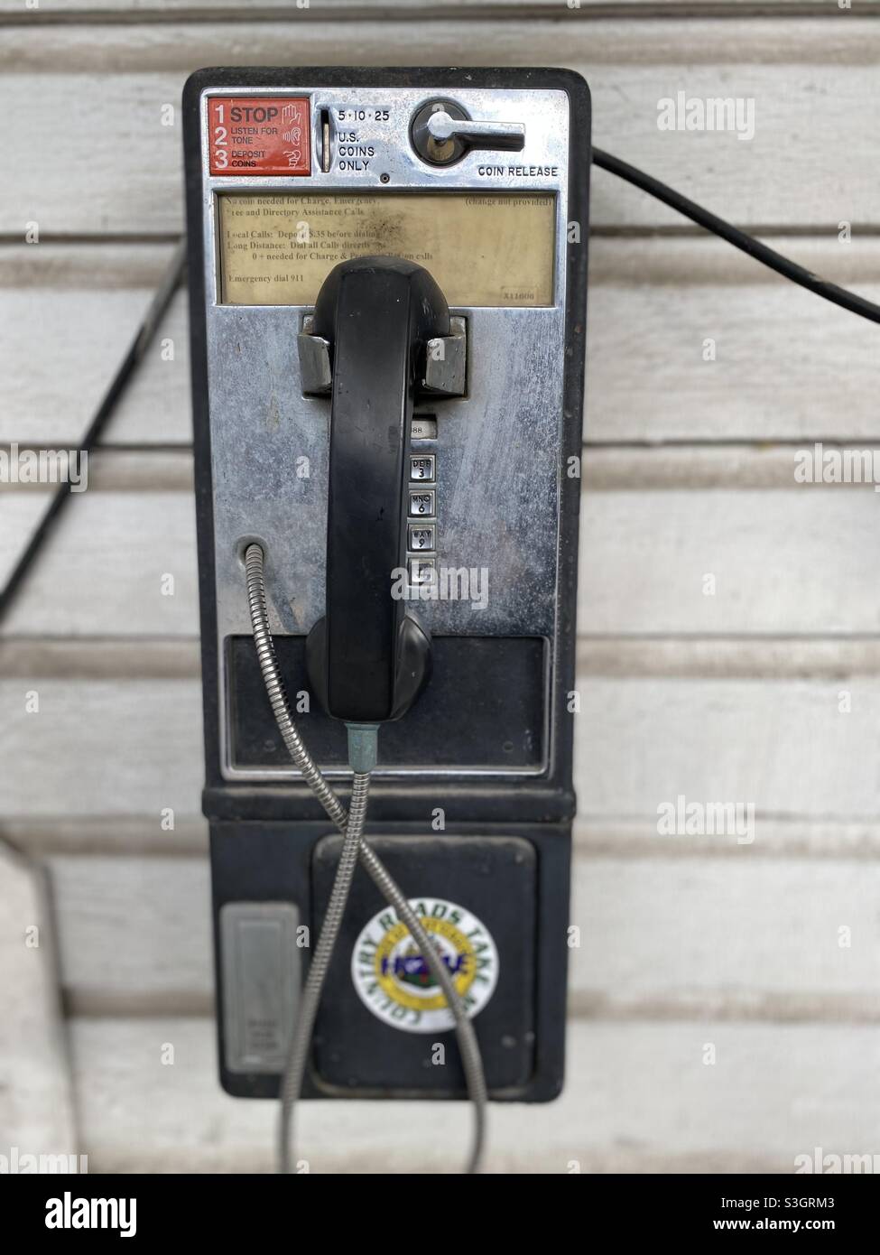 Téléphone payant vintage. - Image de stock capturée avec un smartphone