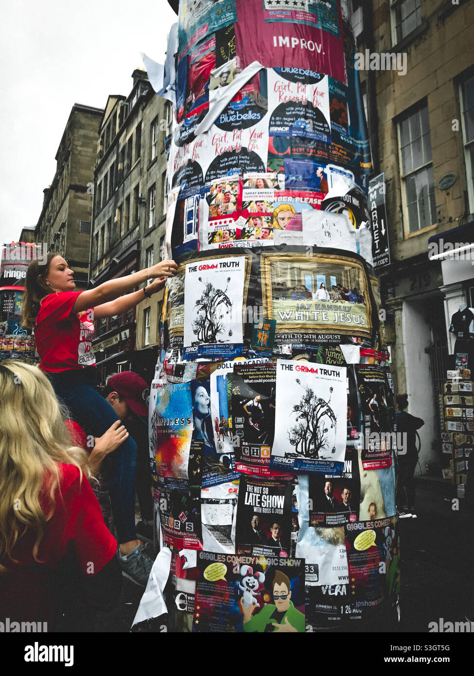 Affiches de prospectus du festival d'Édimbourg - Image de stock capturée avec un smartphone