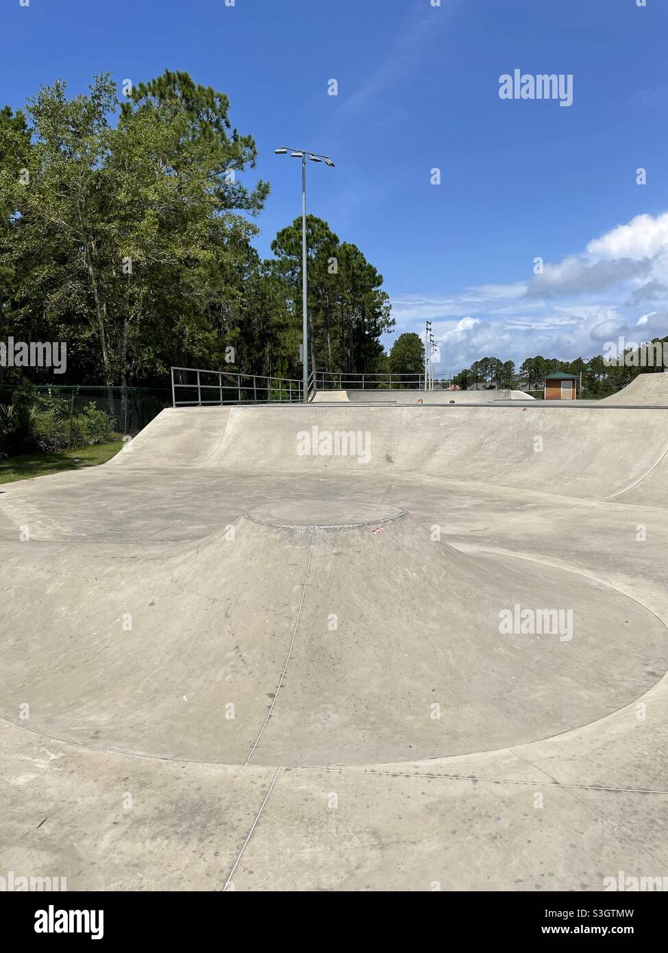 Parc de skateboard extérieur - Image de stock capturée avec un smartphone