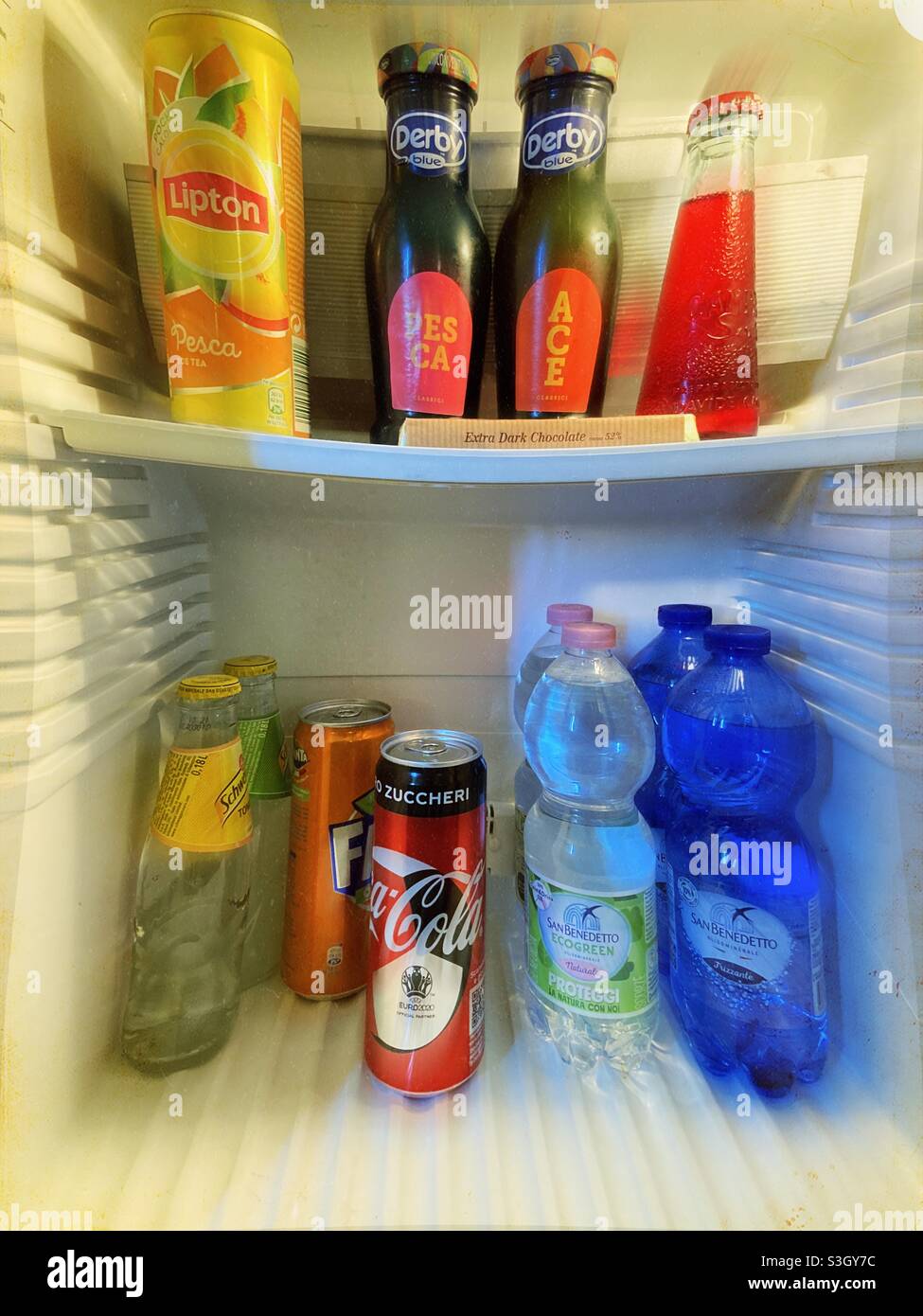 Minibar dans un hôtel italien Banque D'Images