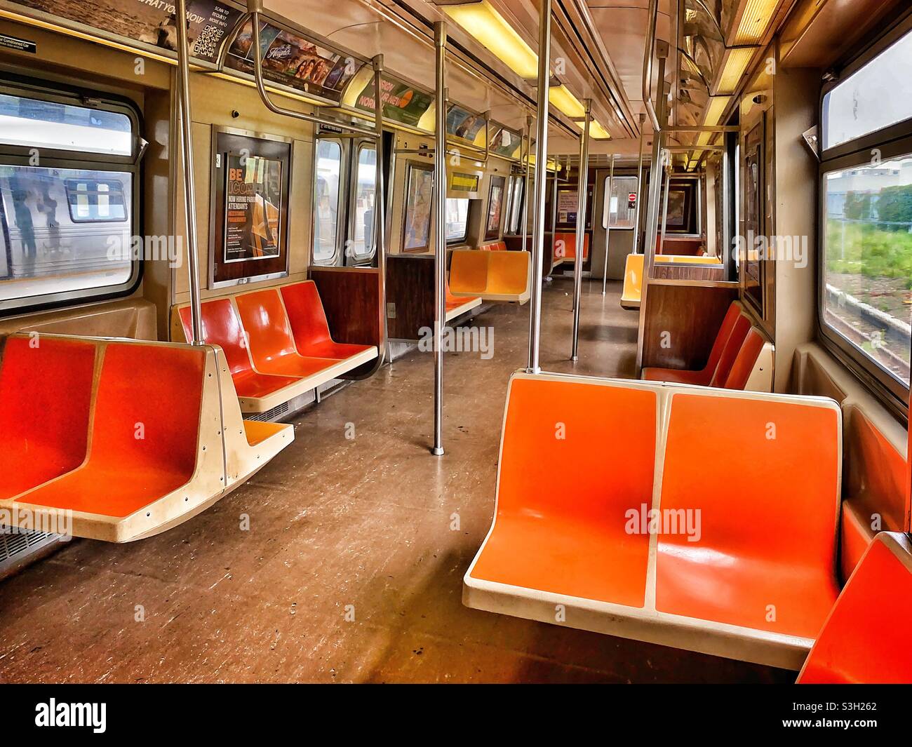 Une voiture de métro vide à New York. Banque D'Images