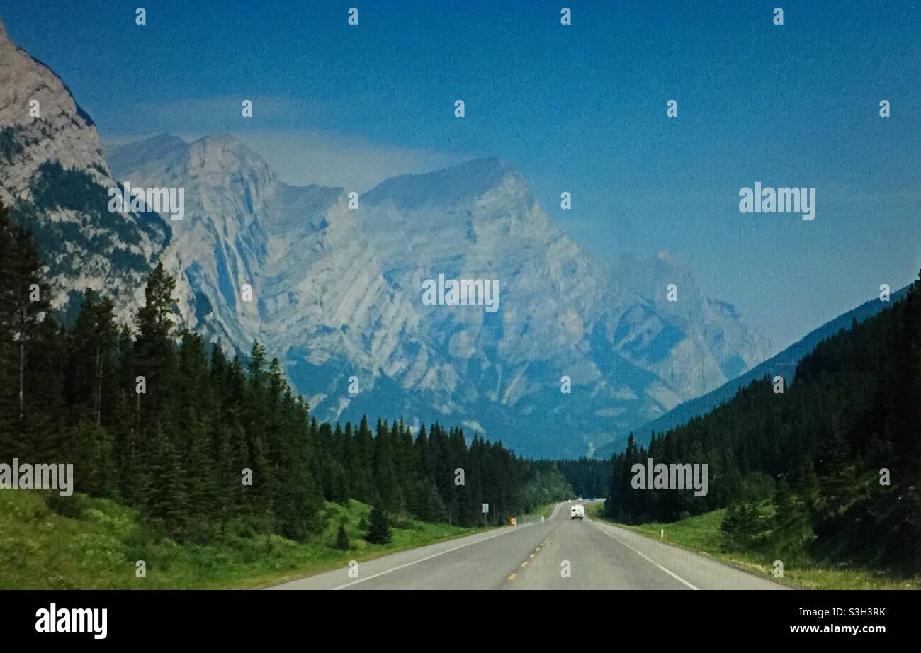 Journée fumée, dans les Rocheuses, montagnes, fumée, feux de forêt Banque D'Images