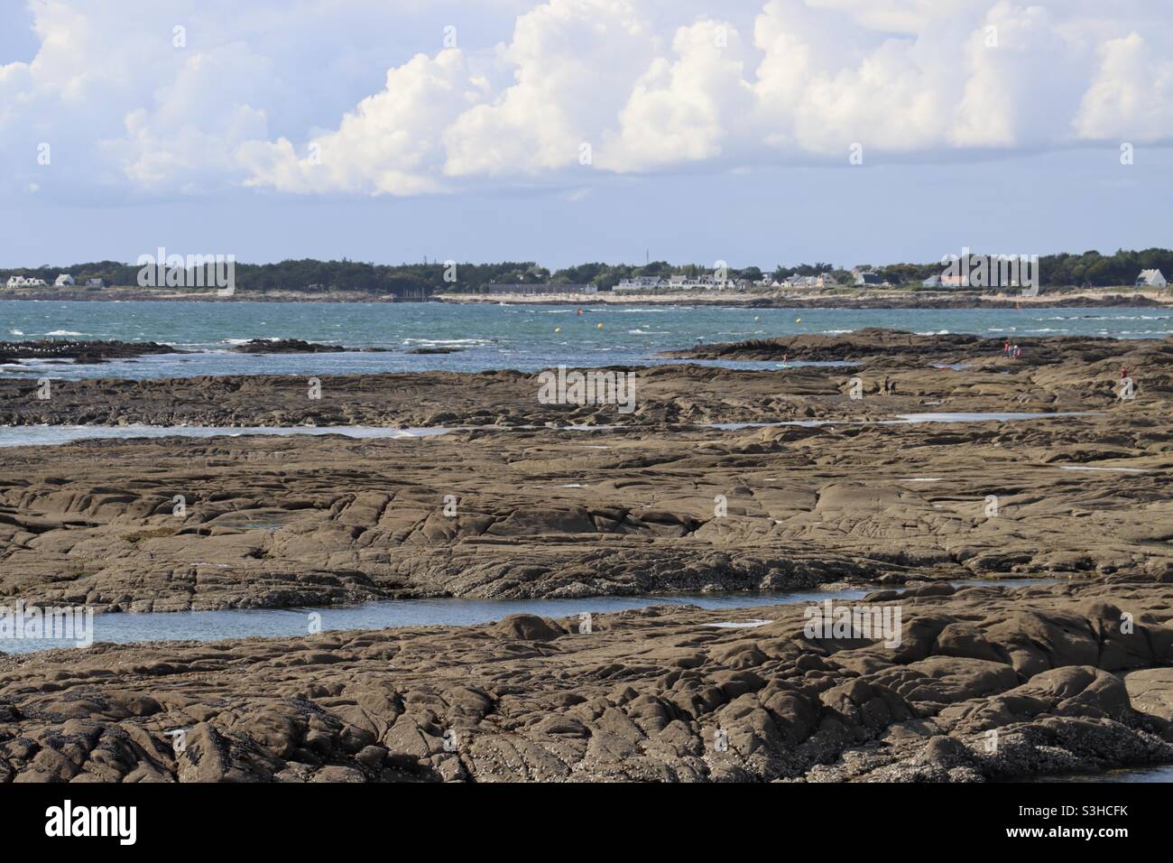 Rochers sur la plage de la Turballe, Loire Atlantique, France à l'été 2021 Banque D'Images