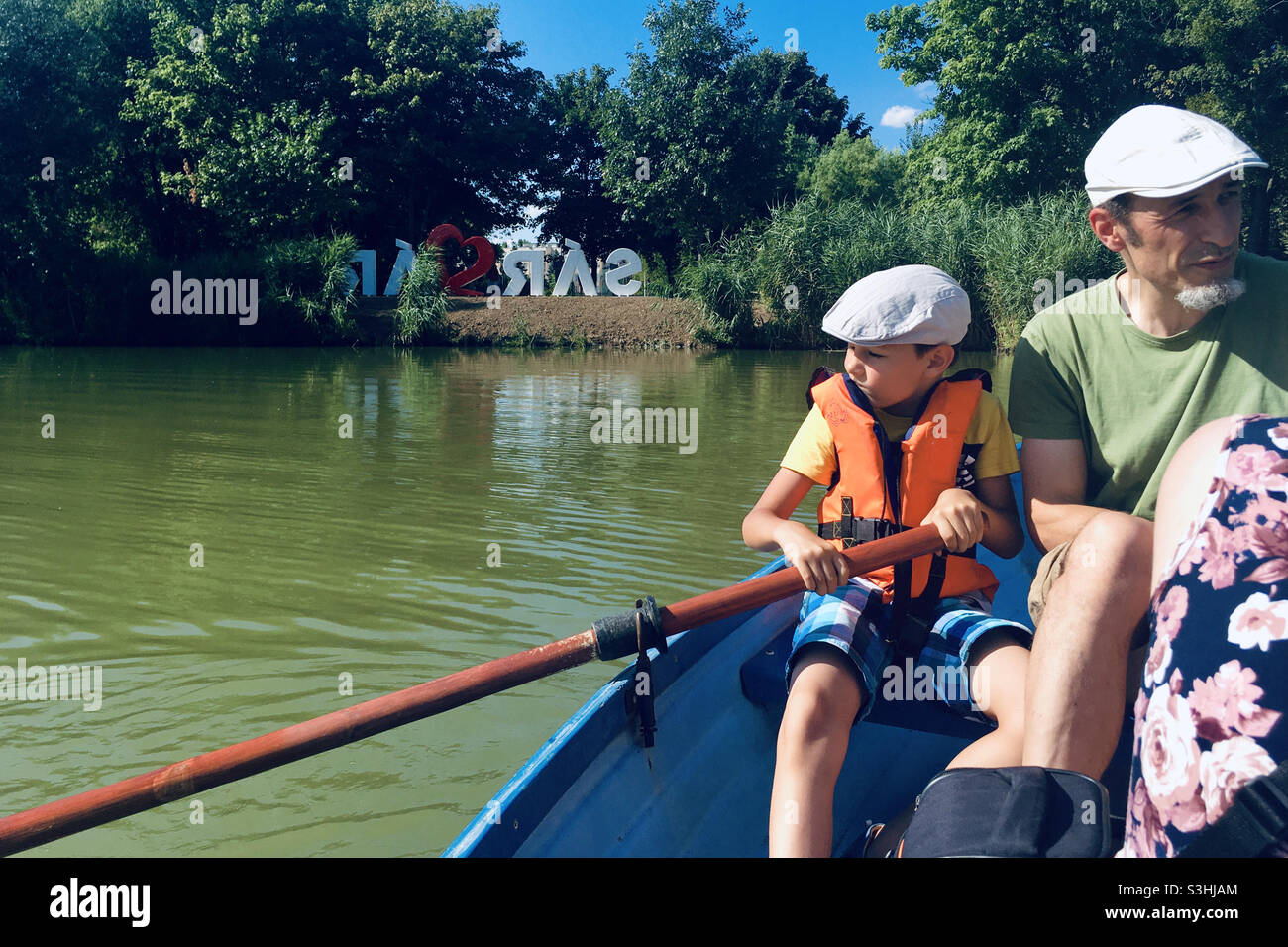 Aviron d'enfants à Sarvar, Hongrie Banque D'Images