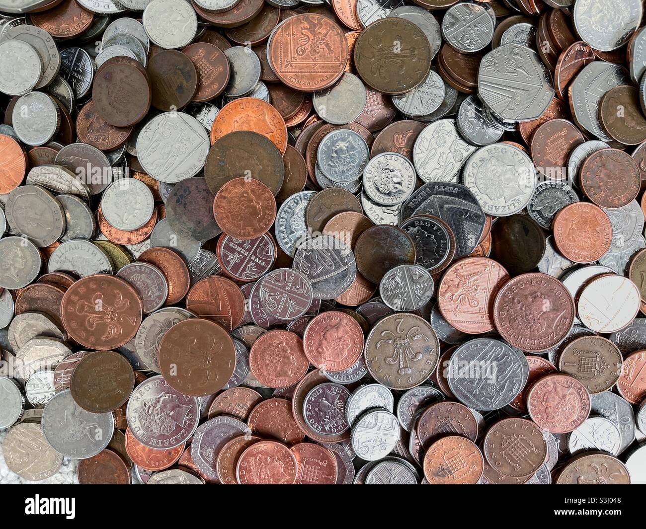 Pile de pièces britanniques assorties Banque D'Images