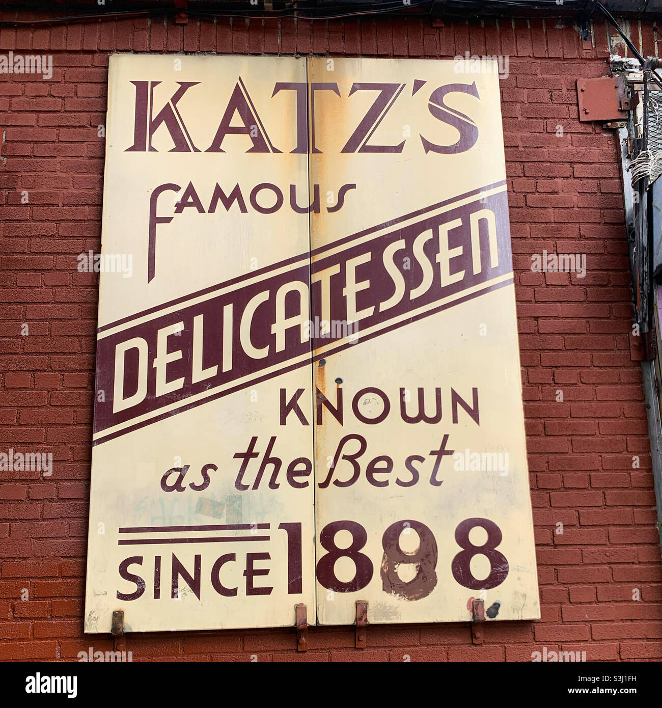 Août 2021, Sign, Katz’s Delicatessen, Lower East Side, Manhattan, New York, New York, États-Unis Banque D'Images