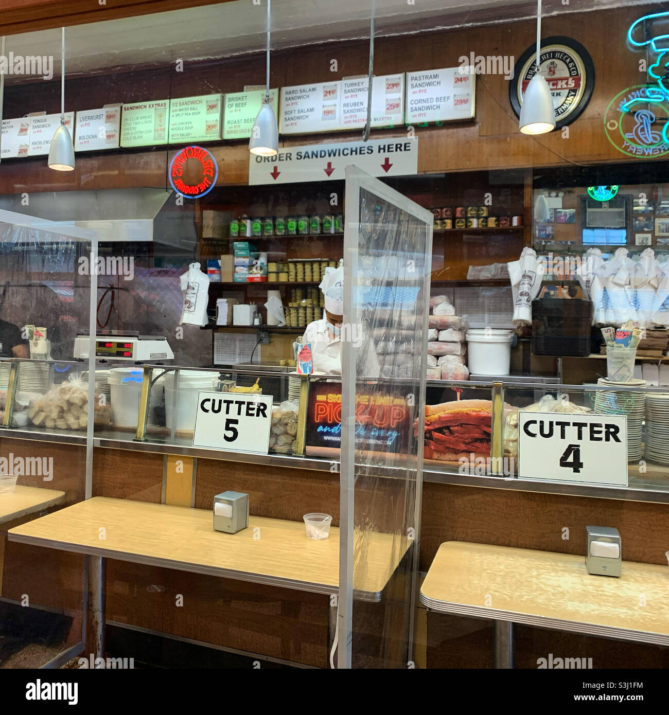 Août 2021, Katz’s Delicatessen, Lower East Side, Manhattan, New York, New York, États-Unis Banque D'Images