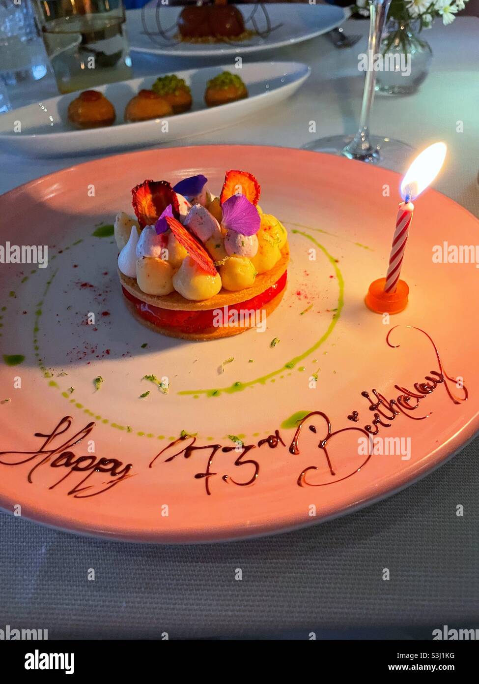 Dessert D Anniversaire Personnalise Honorant Un Diner Le 73e Anniversaire Etats Unis 21 Photo Stock Alamy
