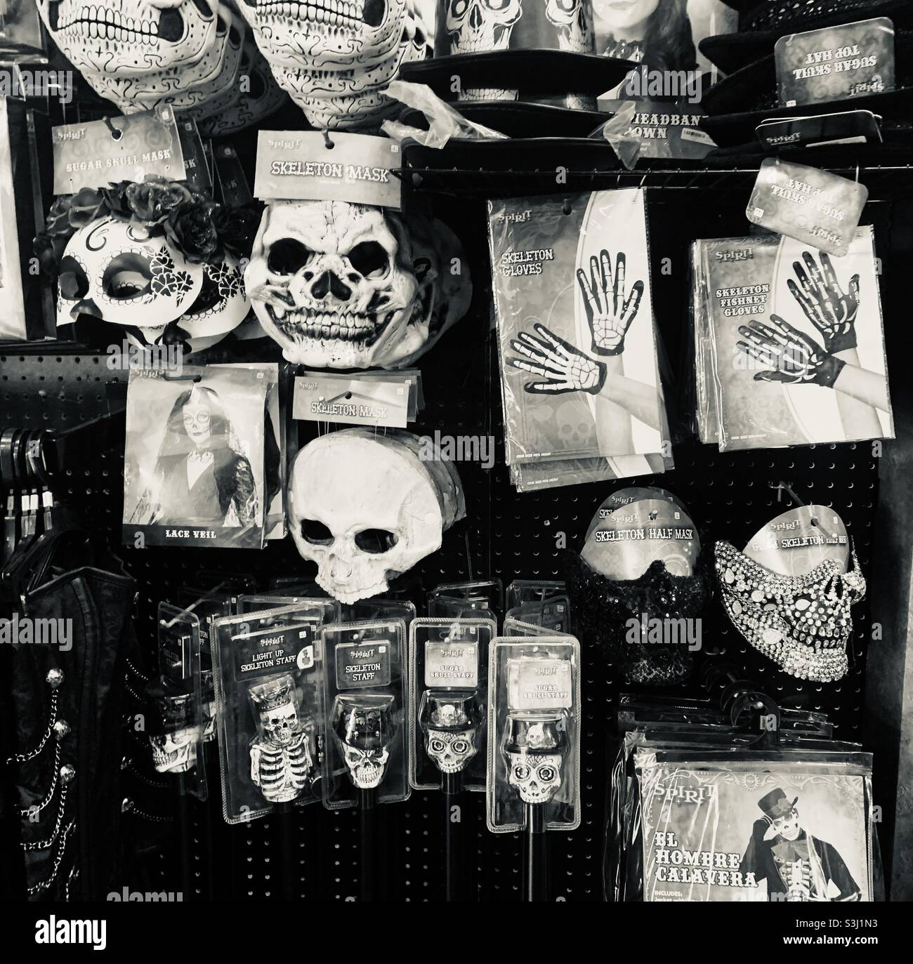 Masques et costumes d'Halloween à la boutique d'Halloween USA America - monochrome , noir et blanc Banque D'Images