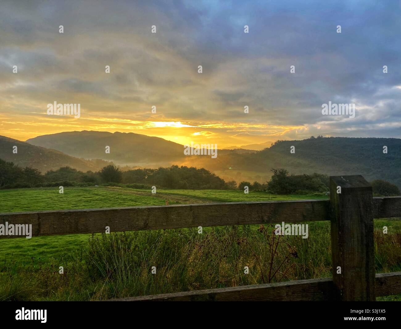 Lever du soleil matinal au-dessus de Snowdonia, pays de Galles, Royaume-Uni Banque D'Images