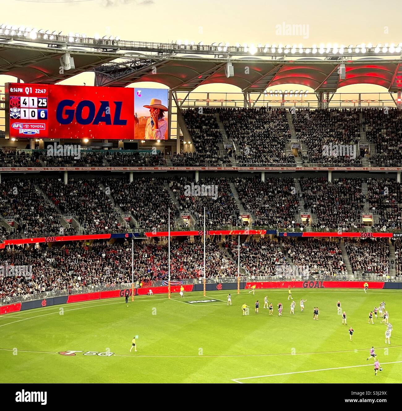 Finale préliminaire 2021 de l'AFL au stade Optus entre le Melbourne football Club et le Geelong FC Perth Australie occidentale Banque D'Images