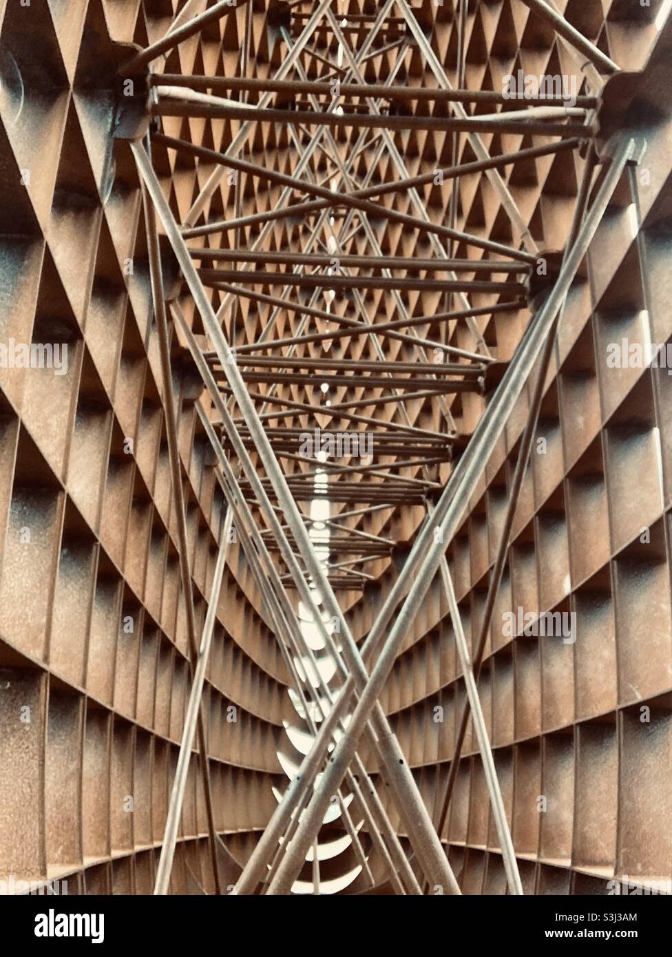 À l'intérieur d'une sculpture en acier rouillé Banque D'Images