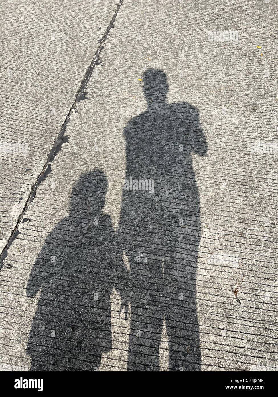l'ombre d'une femme et d'une fille Photo Stock - Alamy