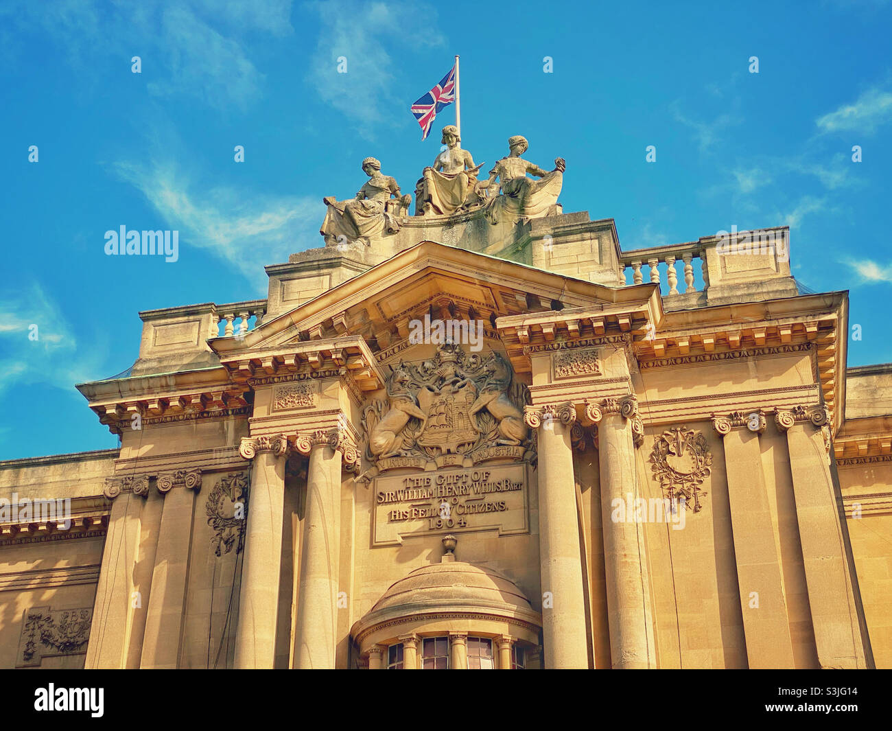 Vue extérieure du Wills Memorial Building à Clifton, Bristol, Angleterre. Ce monument emblématique et célèbre est considéré comme l'un des derniers bâtiments gothiques à être construit en Angleterre. ©️ C. H. - Image de stock capturée avec un smartphone