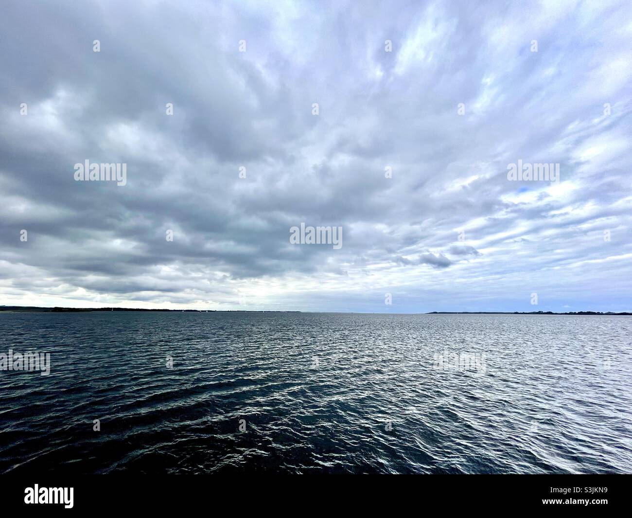 Horizon infini entre mer et ciel Banque D'Images