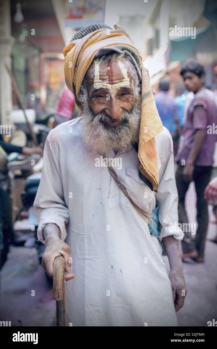 Portrait de l'Inde au Festival des couleurs, Vrindavan - Image de stock capturée avec un smartphone