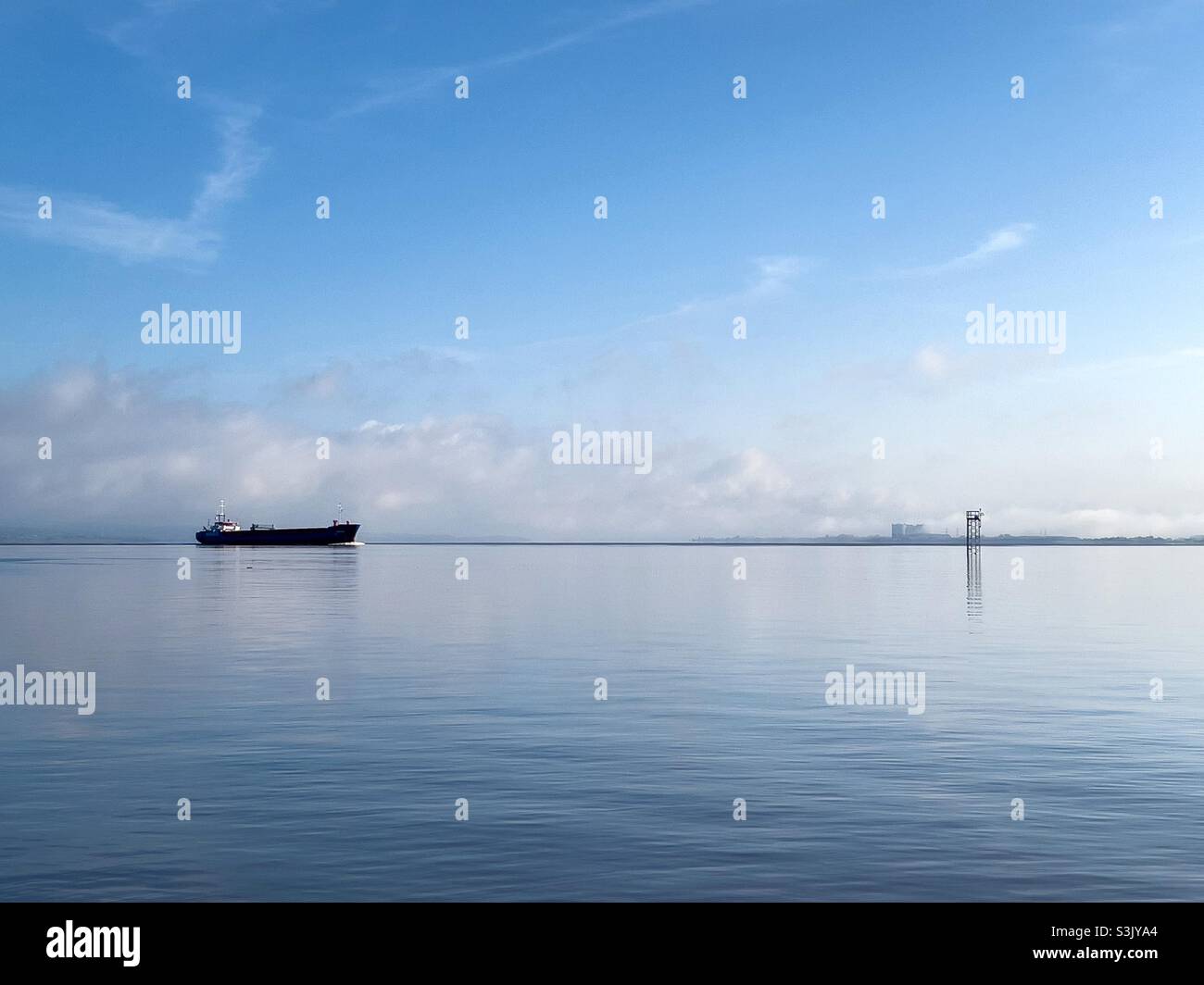 Grand bateau sur la rivière Severn - Image de stock capturée avec un smartphone