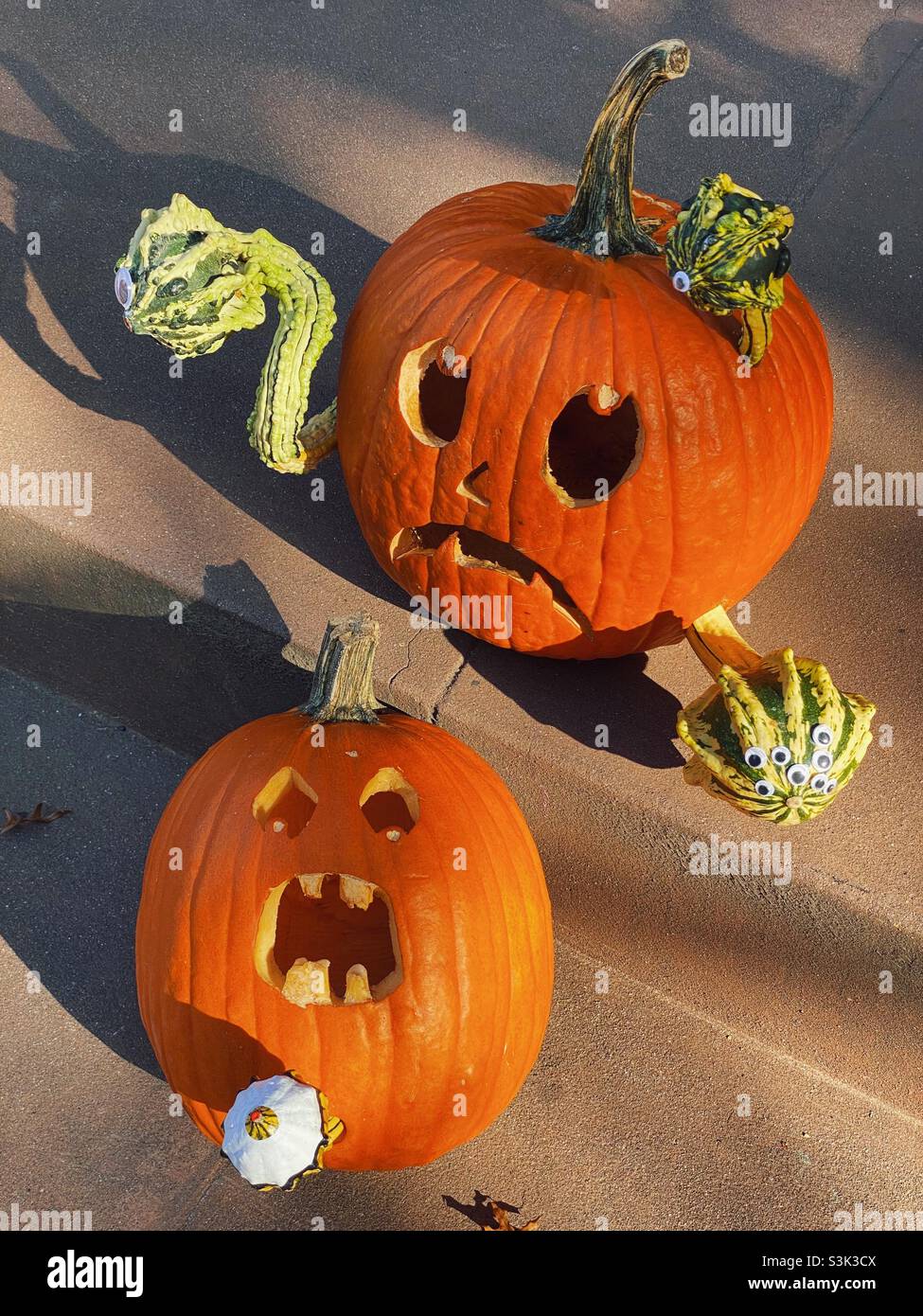 Jack-o-lanternes sur le feu de la ville Banque D'Images