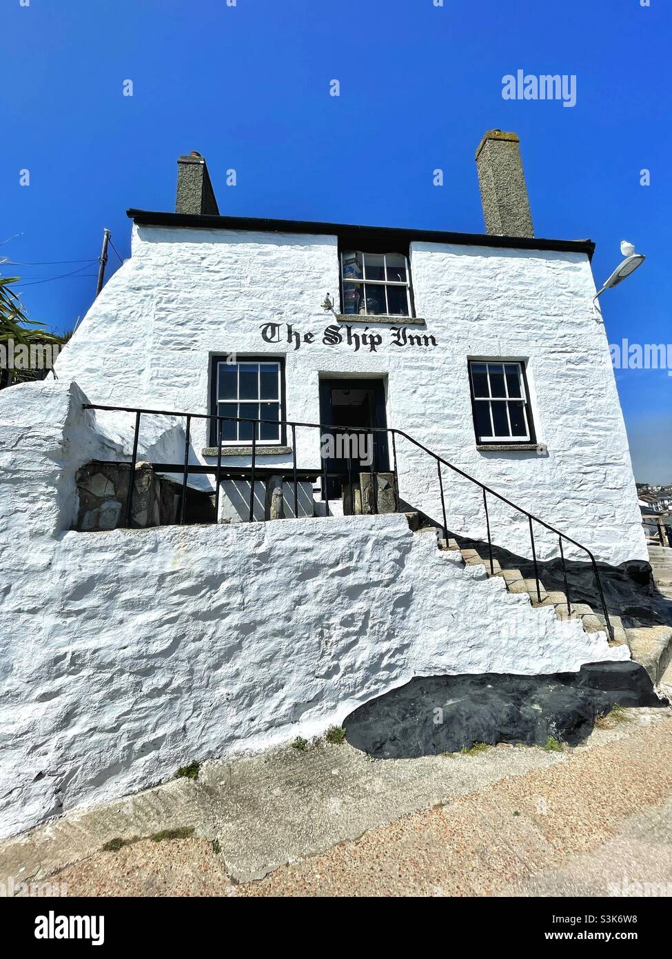 The Ship inn sur le port de Porthleven, Cornwall, août. Banque D'Images