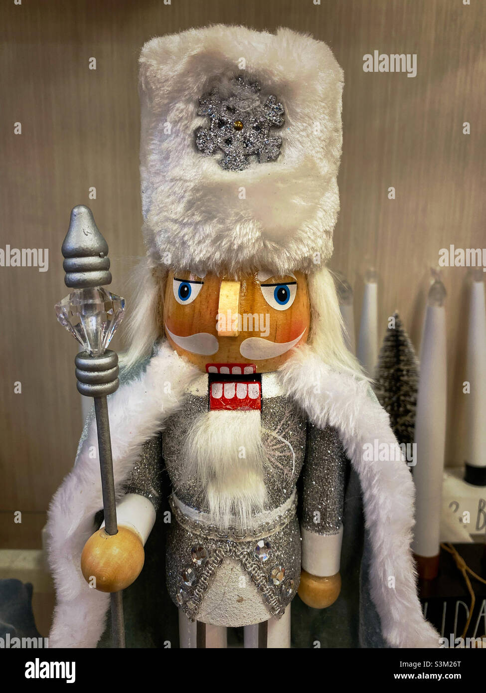 Nutckracker de vacances, argent et blanc - Image de stock capturée avec un smartphone