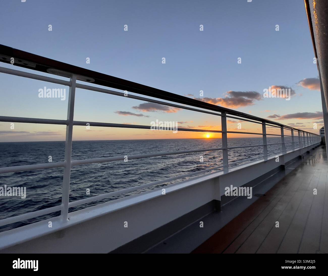 Lever du soleil en mer Banque D'Images