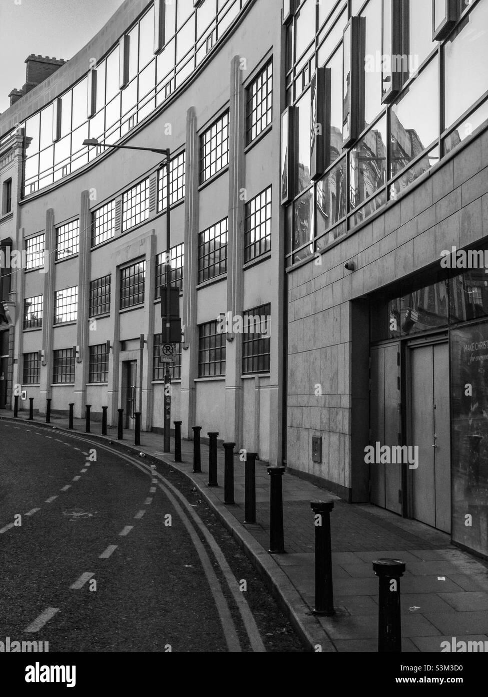 Bâtiment incurvé sur Stephen Street Upper, Dublin 2, Irlande. Banque D'Images