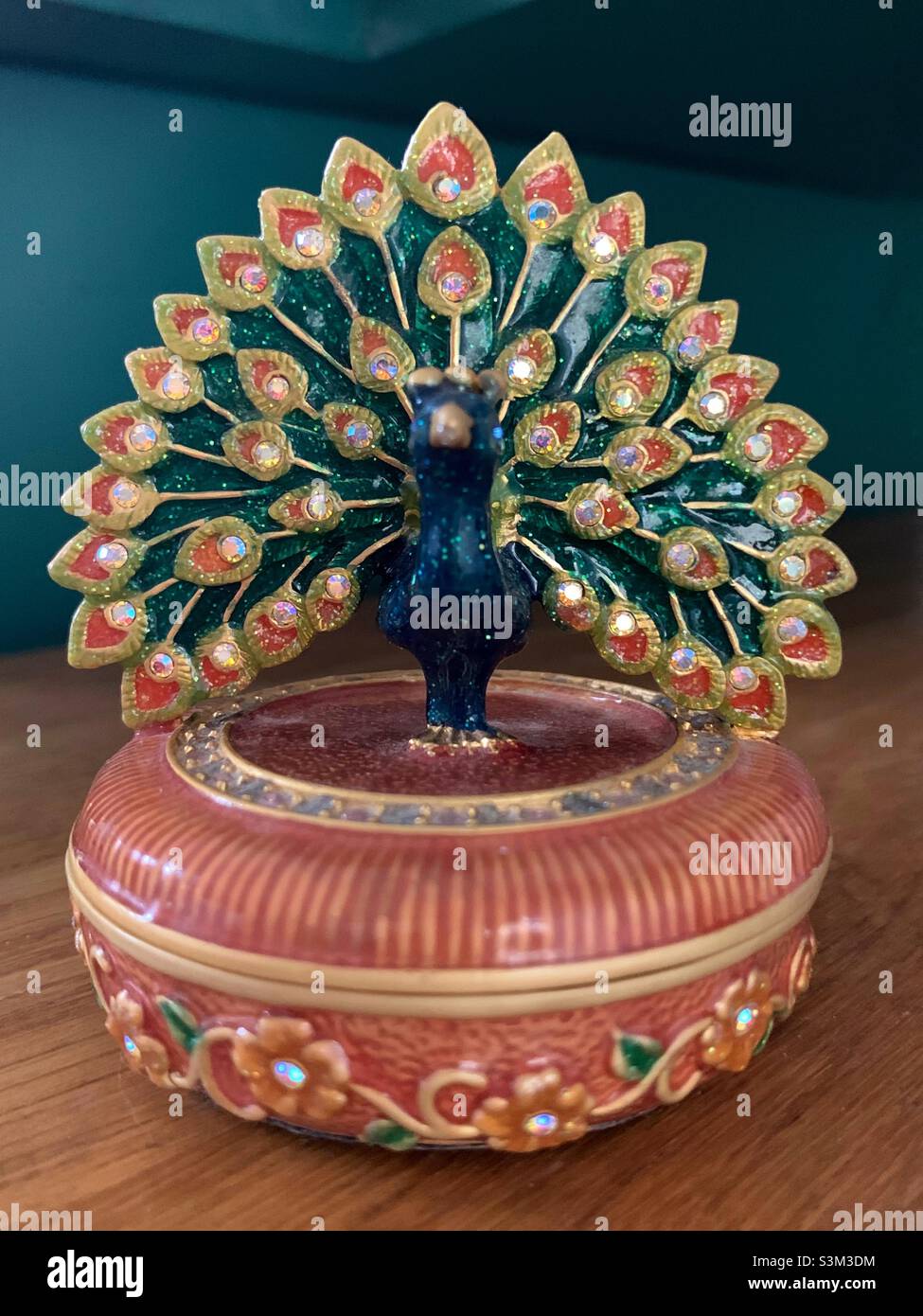 Boîte à bijoux Peacock - Image de stock capturée avec un smartphone