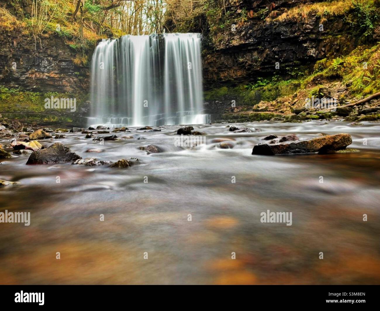 Sgwd an Eira, sur la rivière Hepste, Ystradfellte, Vale de Neath, pays de Galles. Banque D'Images