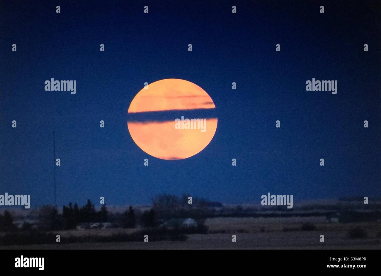 Moonrise, Alberta, Prairies, Canada, 20 décembre 2021 Banque D'Images