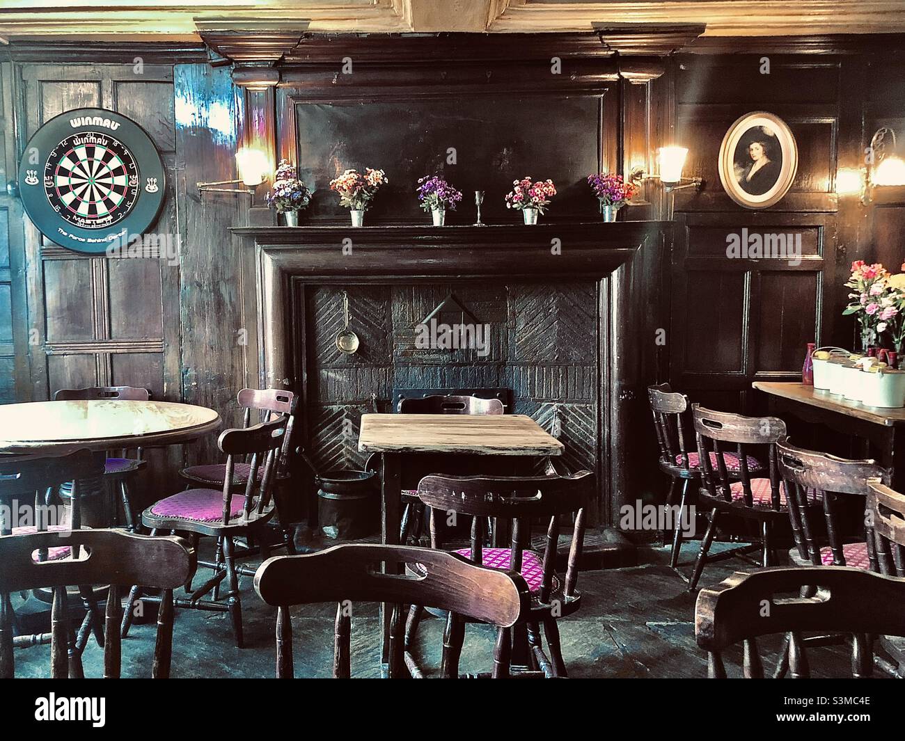 Intérieur traditionnel de pub britannique, le cygne noir à York, en Angleterre Banque D'Images