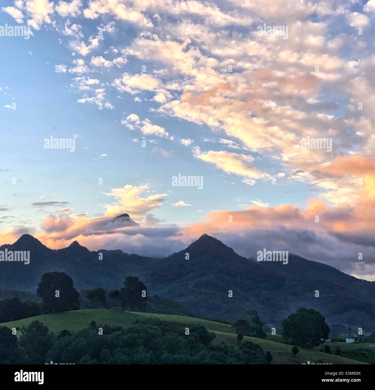 Mount Warning Tweed River Range Murwillumbah Nord de la Nouvelle-Galles du Sud Australie - Image de stock capturée avec un smartphone