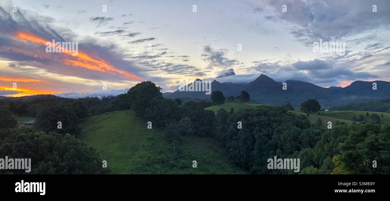 Mount Warning Tweed River Range Murwillumbah Nord de la Nouvelle-Galles du Sud Australie - Image de stock capturée avec un smartphone