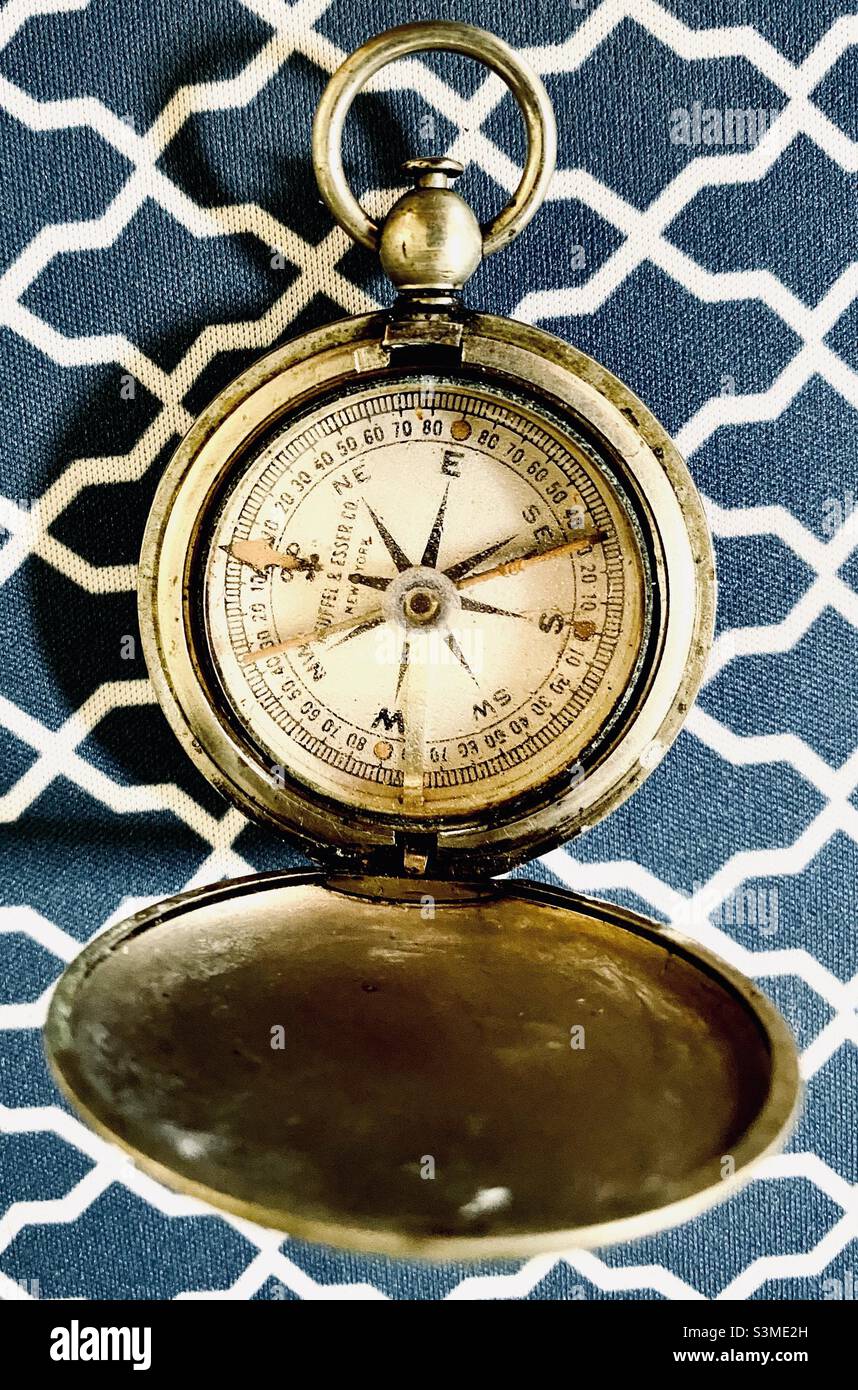 Keuffel & Esser Company boussole militaire vintage. - Image de stock capturée avec un smartphone