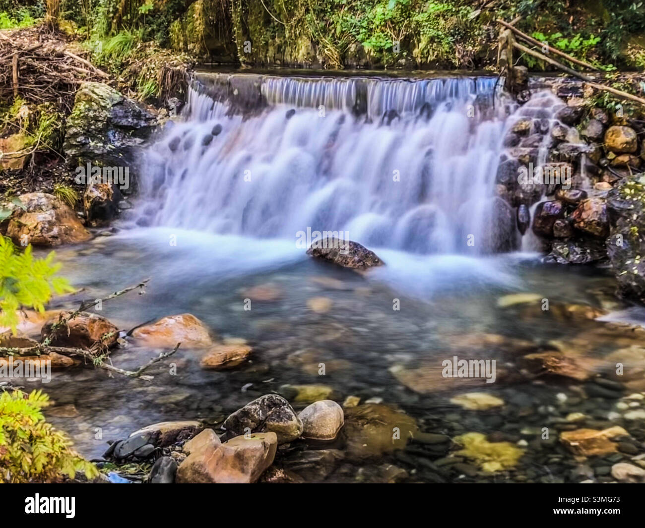 Petite cascade dans le centre du Portugal Banque D'Images