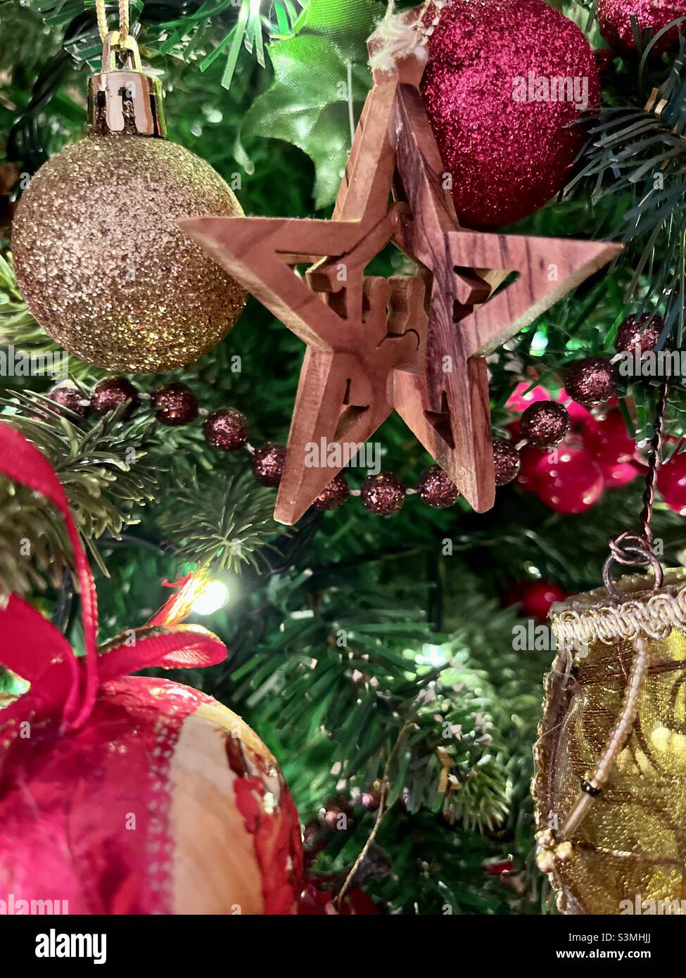 Nativité en bois d'olive décoration d'arbre de Noël Banque D'Images