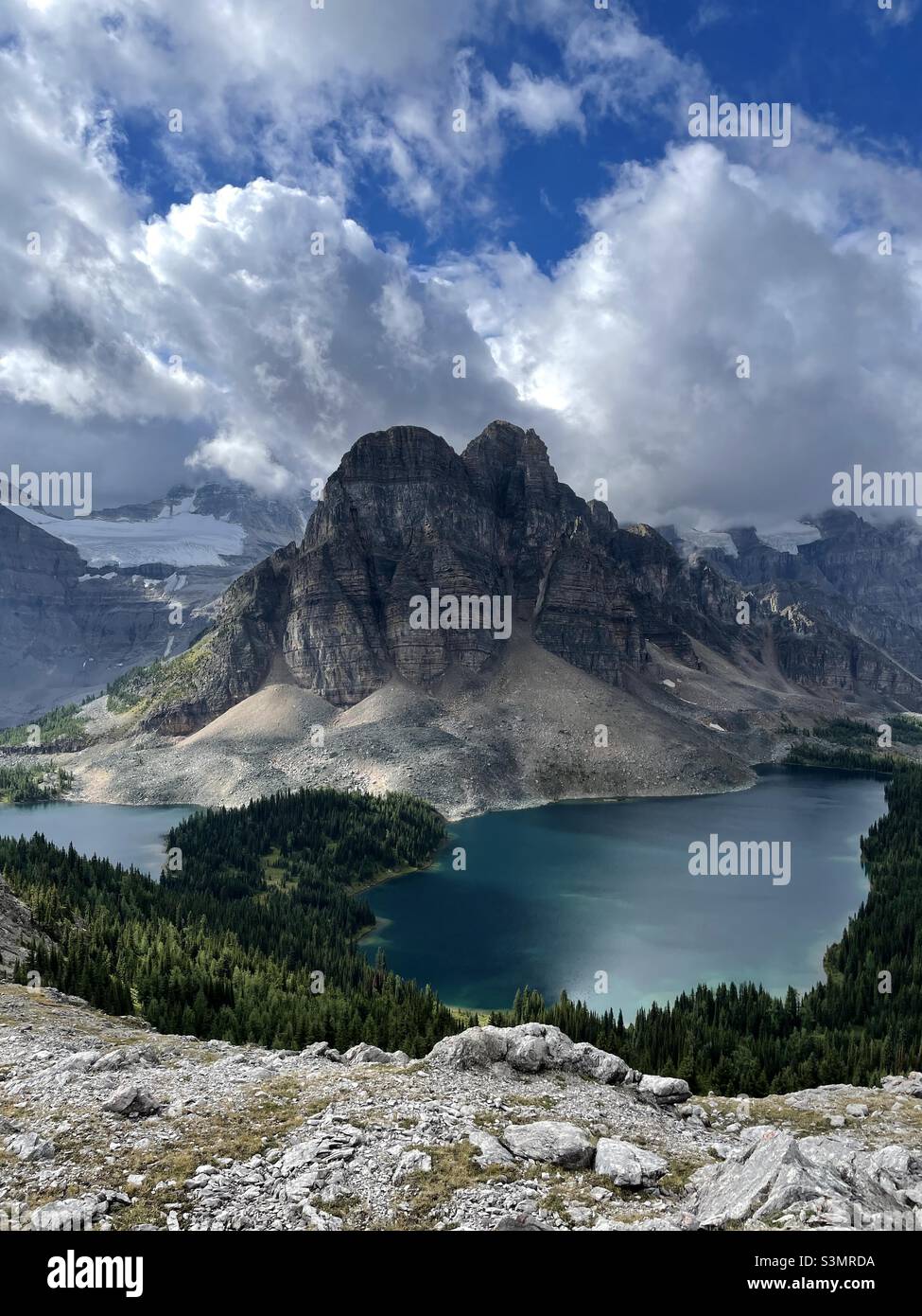 Une journée nuageux à Mt.Parc provincial Assiniboine Banque D'Images