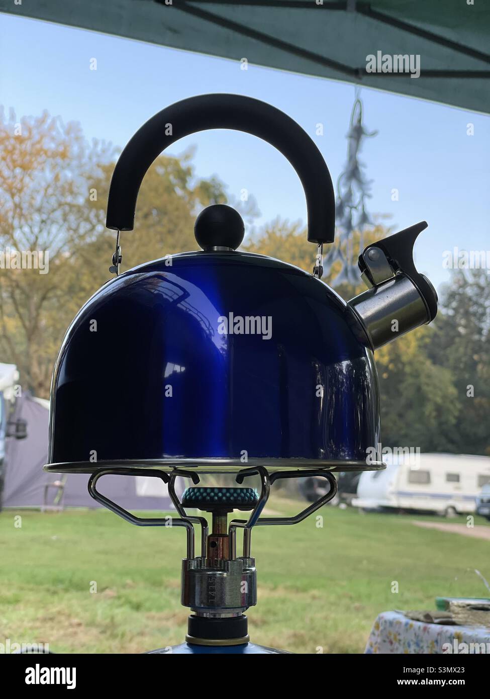 Camping vie plein air été bouilloire bouillante été en plein air Royaume-Uni Angleterre Banque D'Images