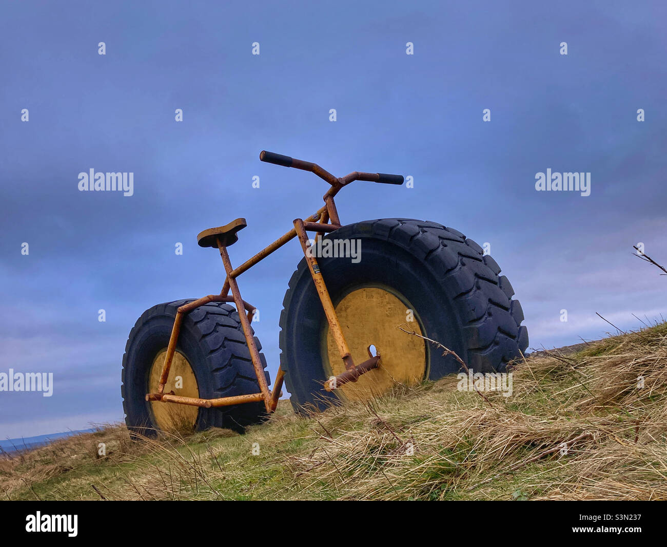 Le géant MTB Coldstones Cut Greenhow Hill Yorkshire Dales Banque D'Images