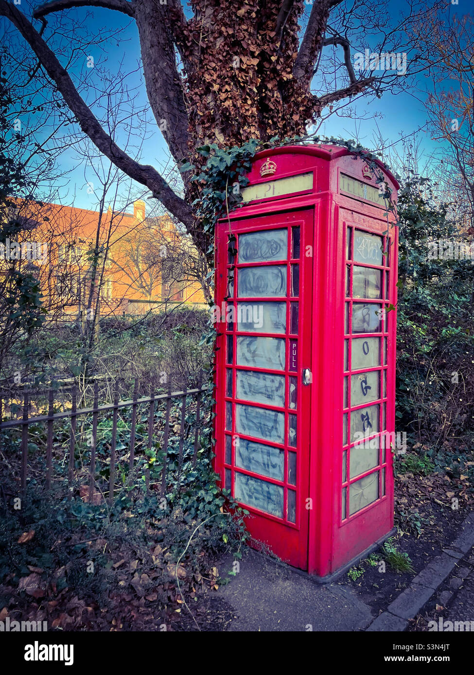 Boîte téléphonique rouge Cambridge City Life Banque D'Images