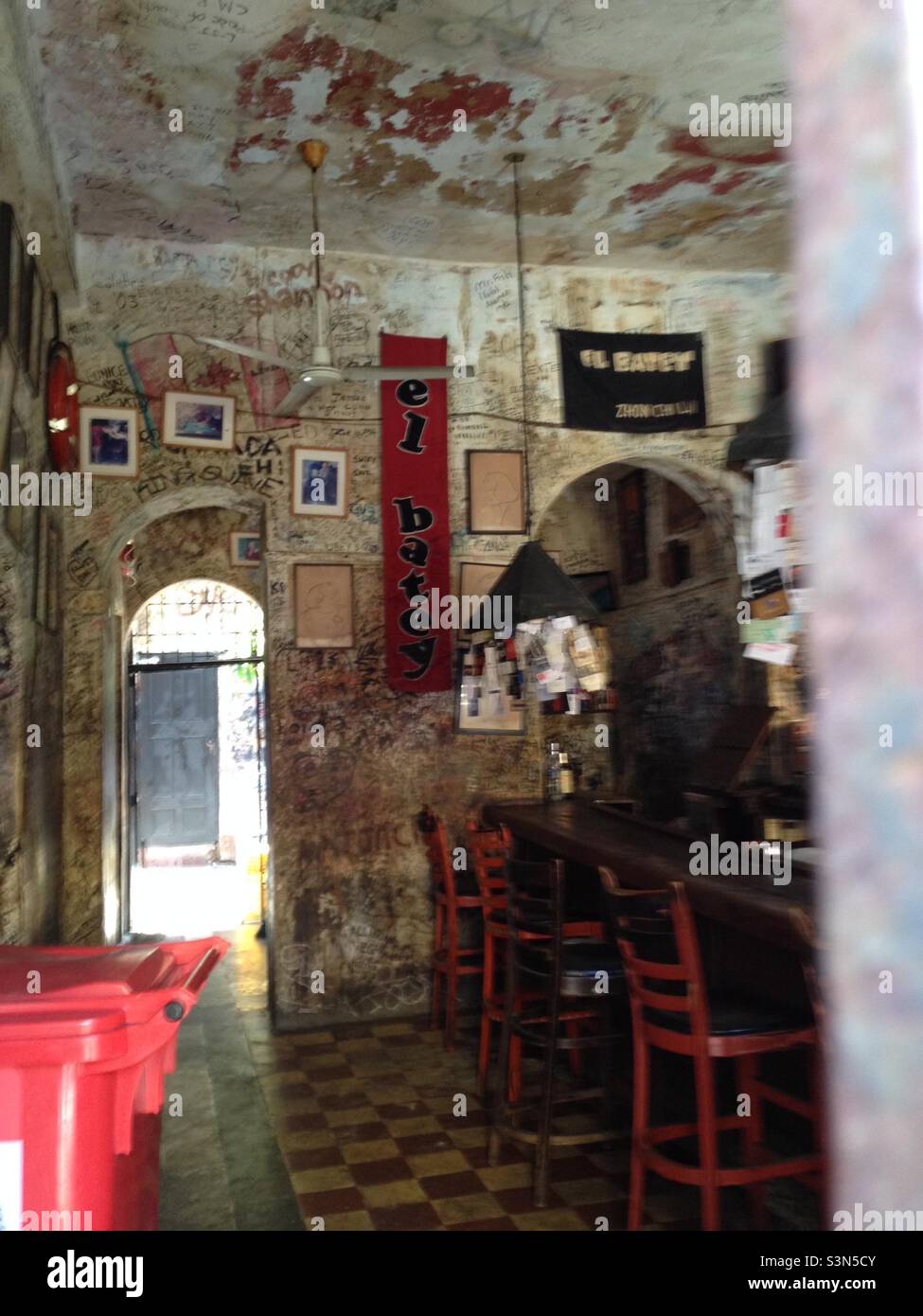 Le bar El Batey à San Juan, Porto Rico. - Image de stock capturée avec un smartphone