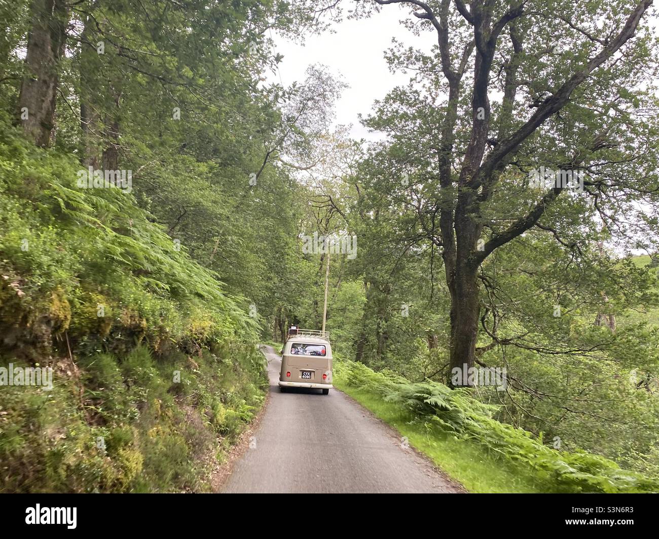 VW Camper Van Vintage écran divisé Devon Banque D'Images