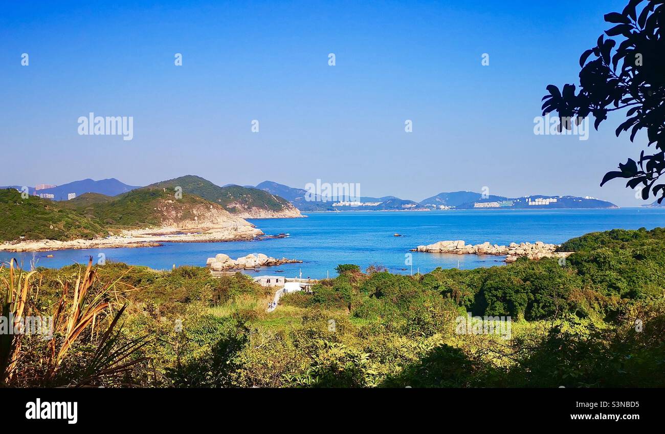 Vue sur l'île de HK depuis l'île de Lamma à Hong Kong. Banque D'Images