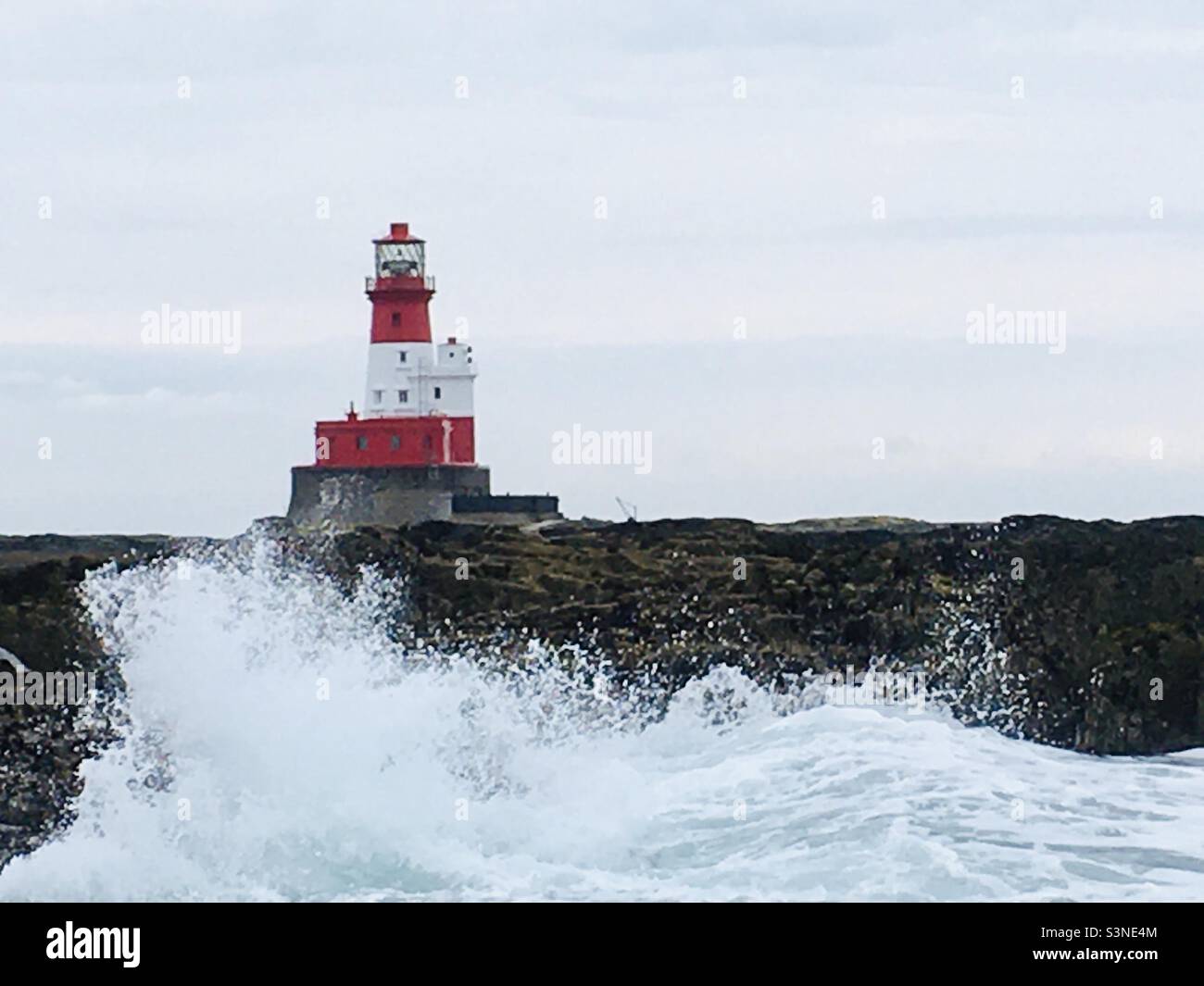 Phare - Îles Farne, Northumbria, Angleterre. Banque D'Images