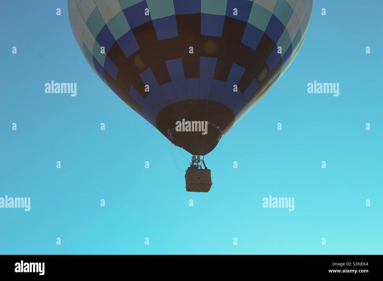 Ballon à air chaud dans le ciel Banque D'Images