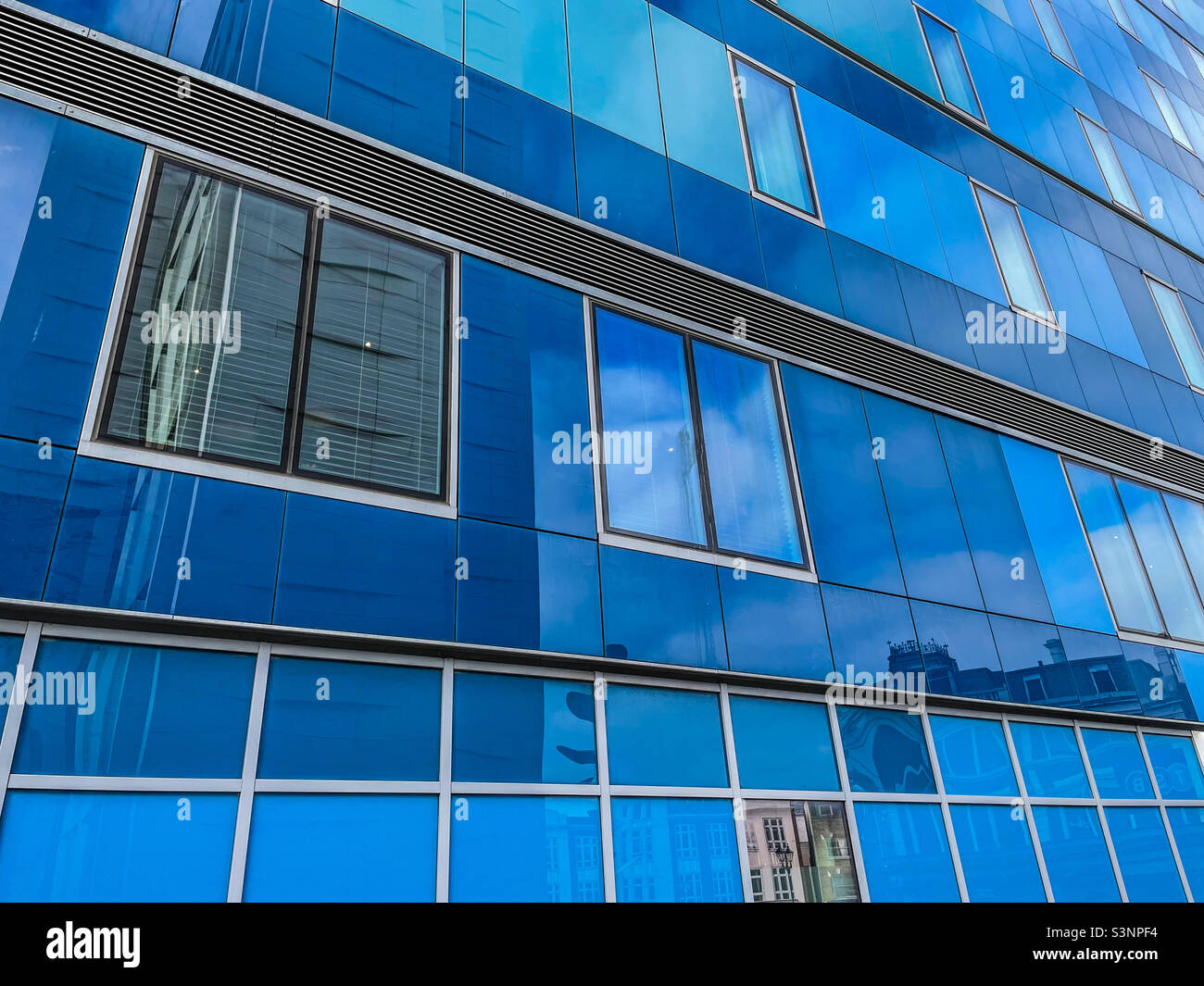 Premier Inn, Archway, architecture bleue Banque D'Images