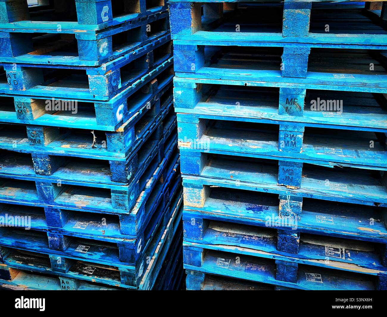 Palette en bois bleu Banque de photographies et d'images à haute résolution  - Alamy