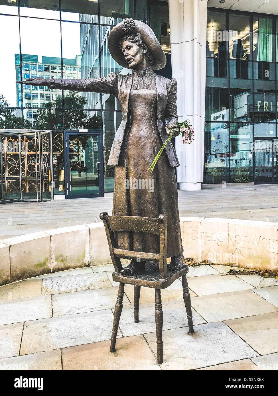 pankhurst-statue-banque-de-photographies-et-d-images-haute-r-solution